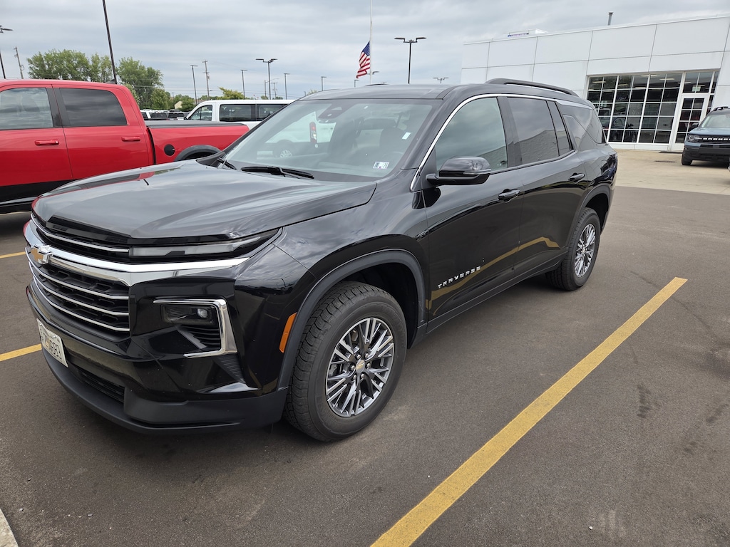 Used 2025 Chevrolet Traverse LT SUV