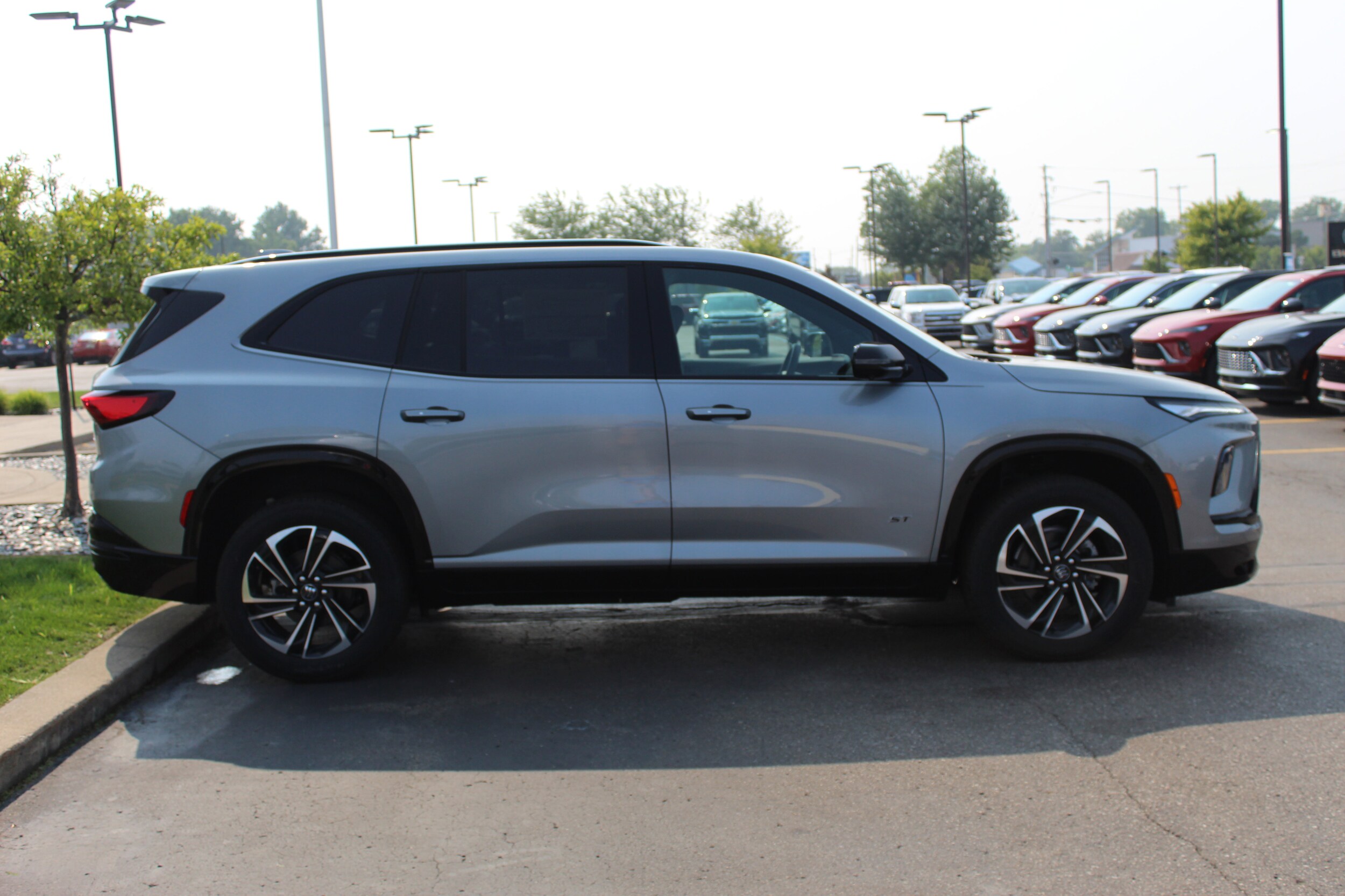 2026 Buick Enclave Sport Touring photo 2