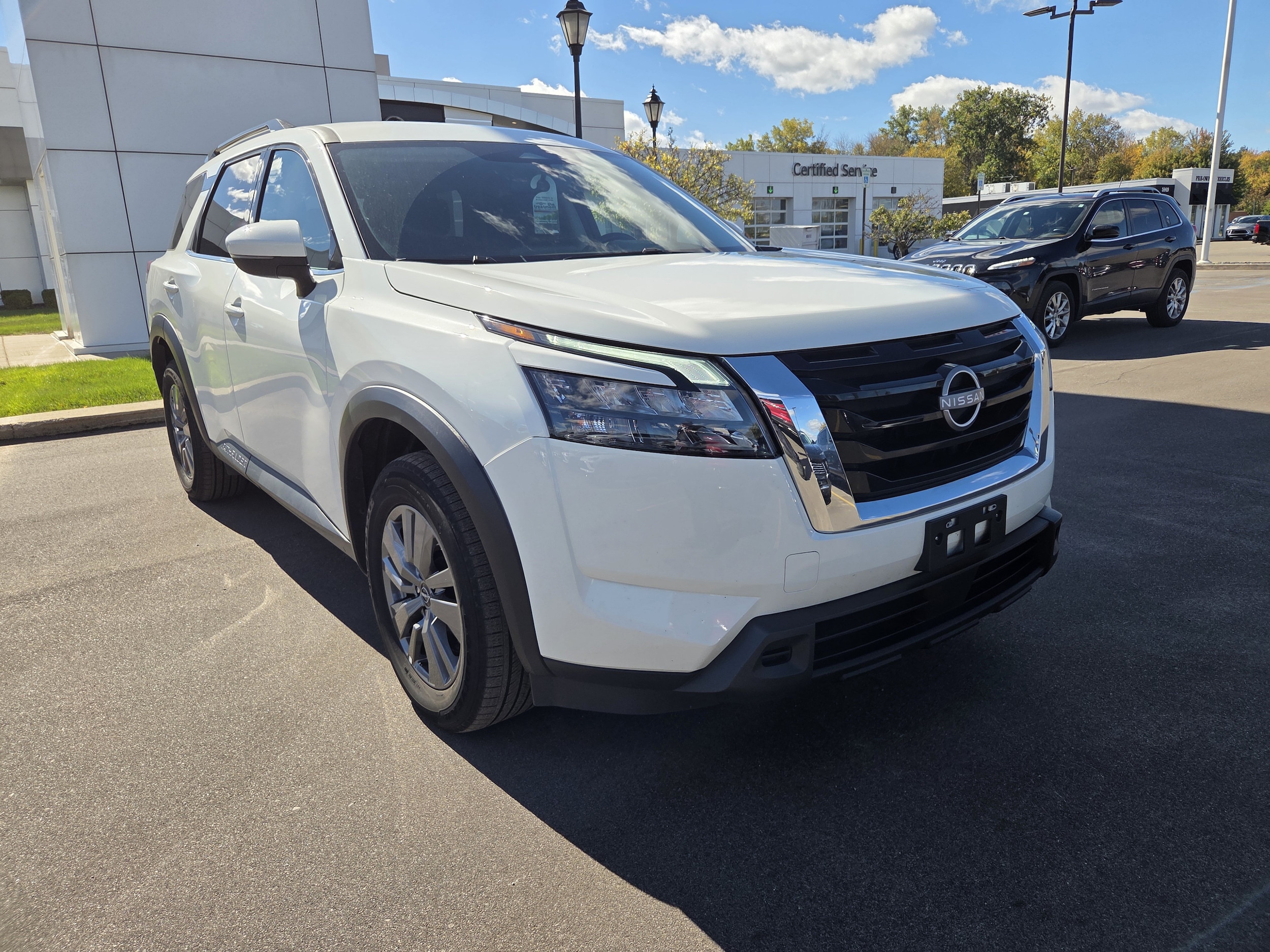 2025 Nissan Pathfinder SV