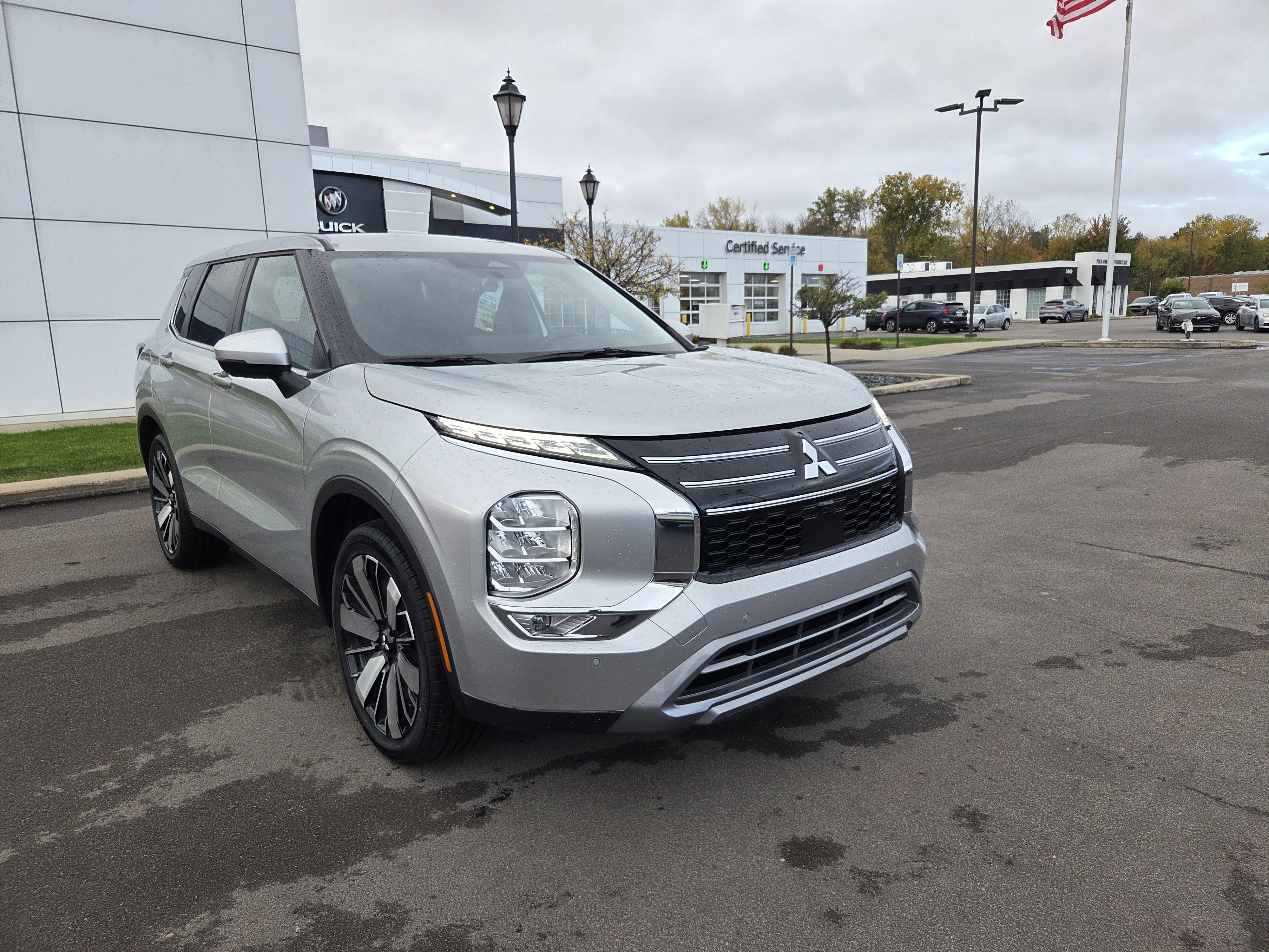 2025 Mitsubishi Outlander SE