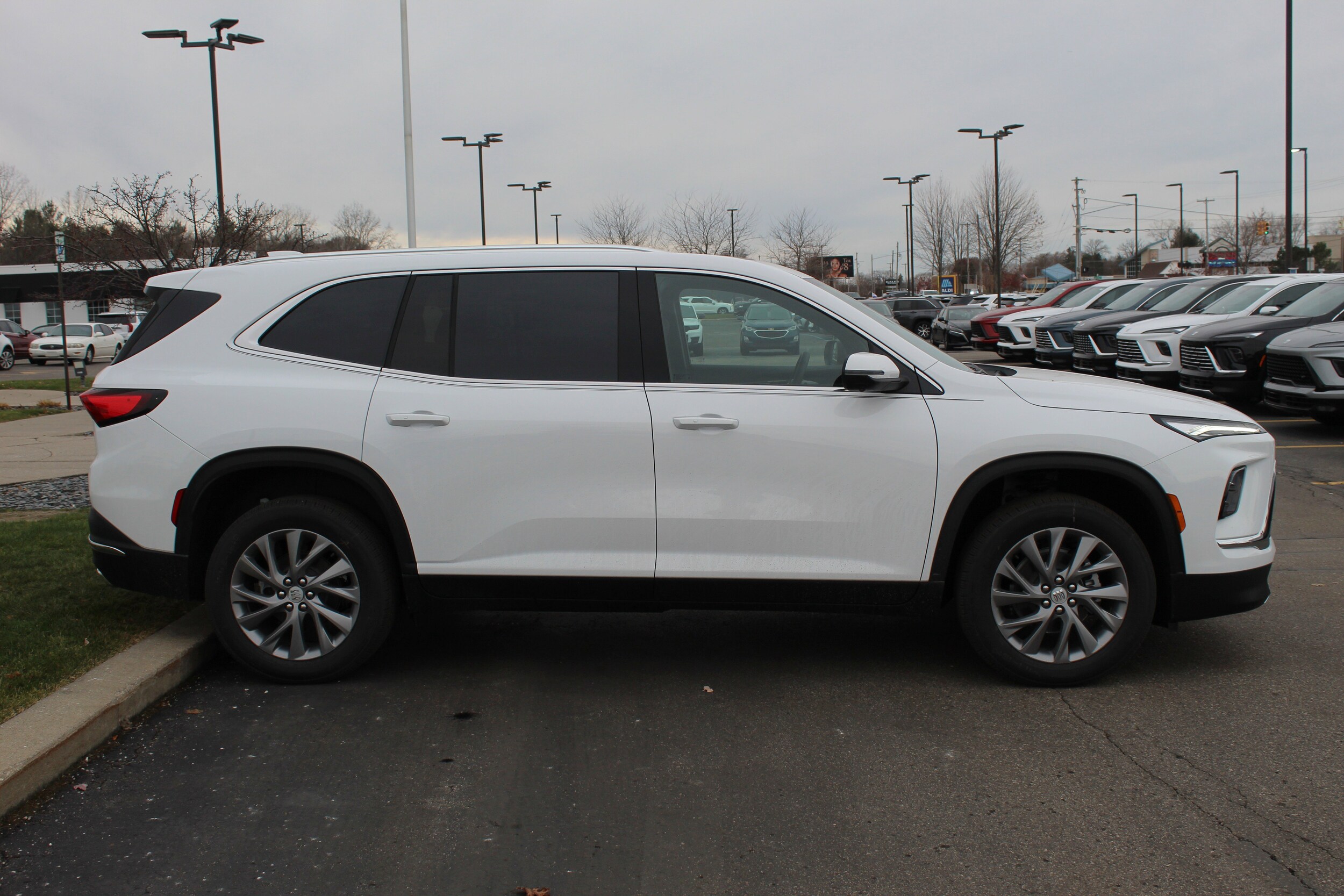 2026 Buick Enclave Preferred photo 3