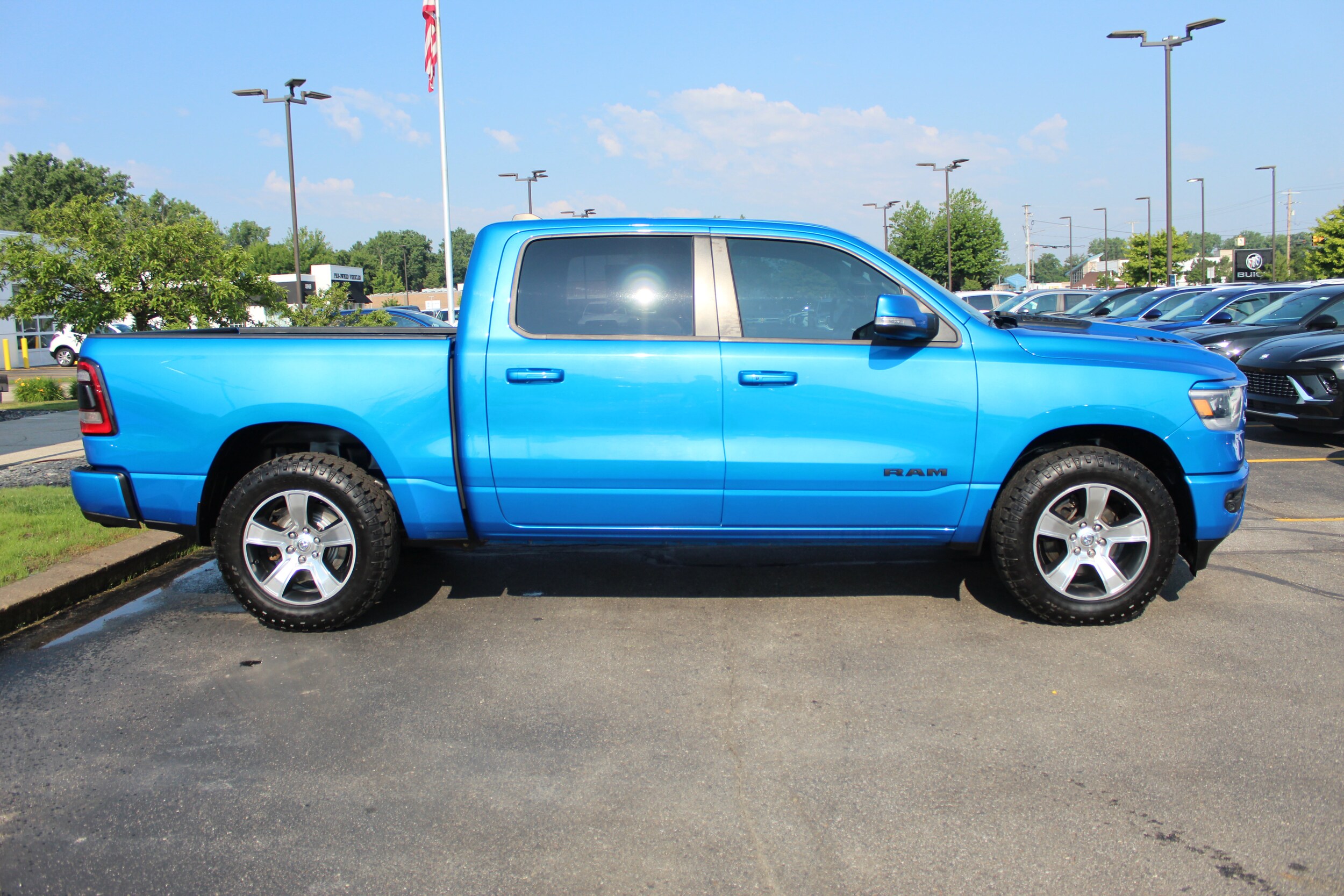 2021 Ram 1500 Sport photo 2