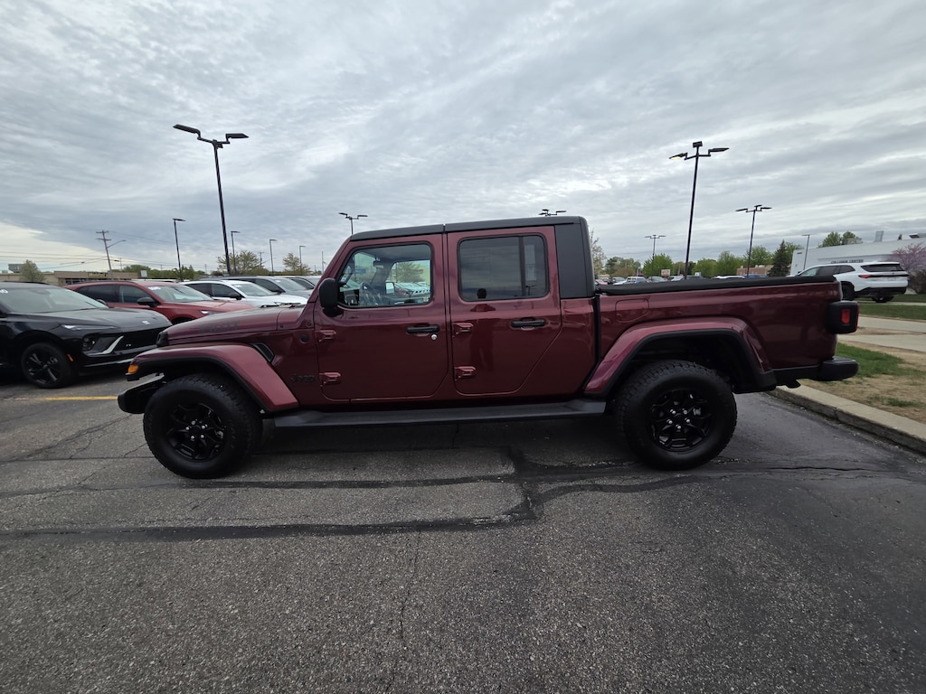 Used 2021 Jeep Gladiator Willys 4x4 Truck Crew Cab