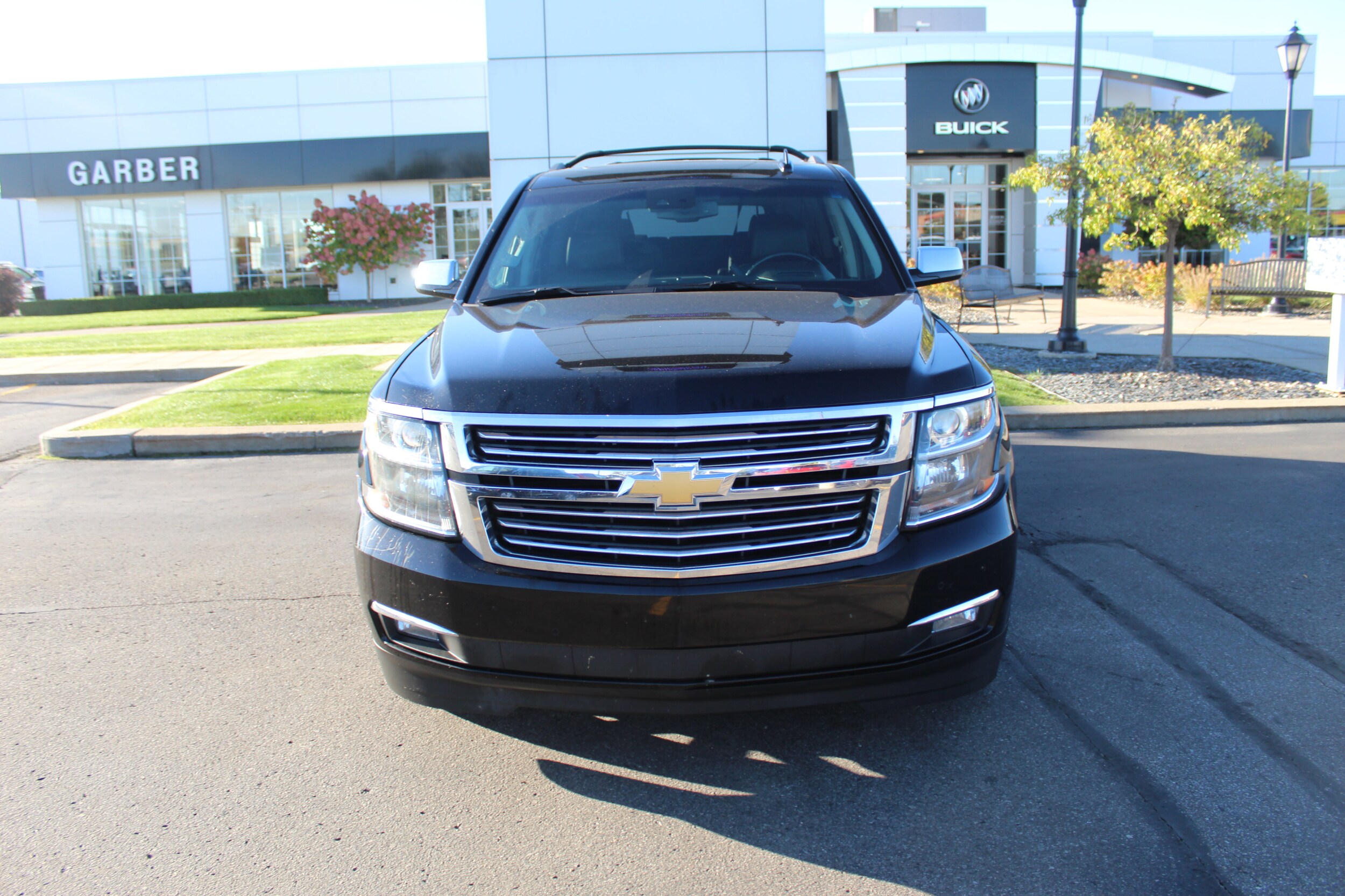 2018 Chevrolet Suburban Premier photo 3