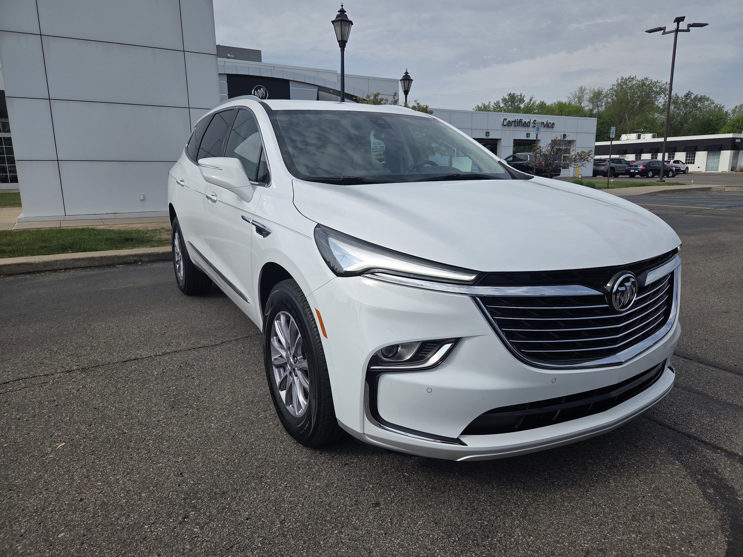 2024 Buick Enclave Essence AWD's photo