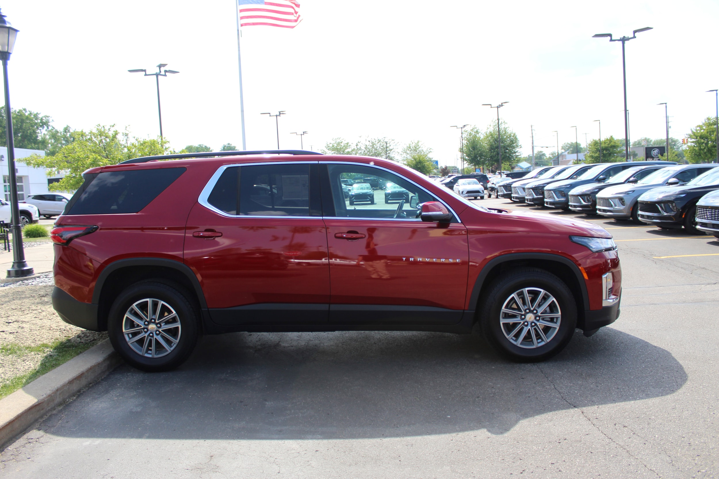 Used 2023 Chevrolet Traverse 1LT with VIN 1GNEVGKW1PJ328721 for sale in Saginaw, MI