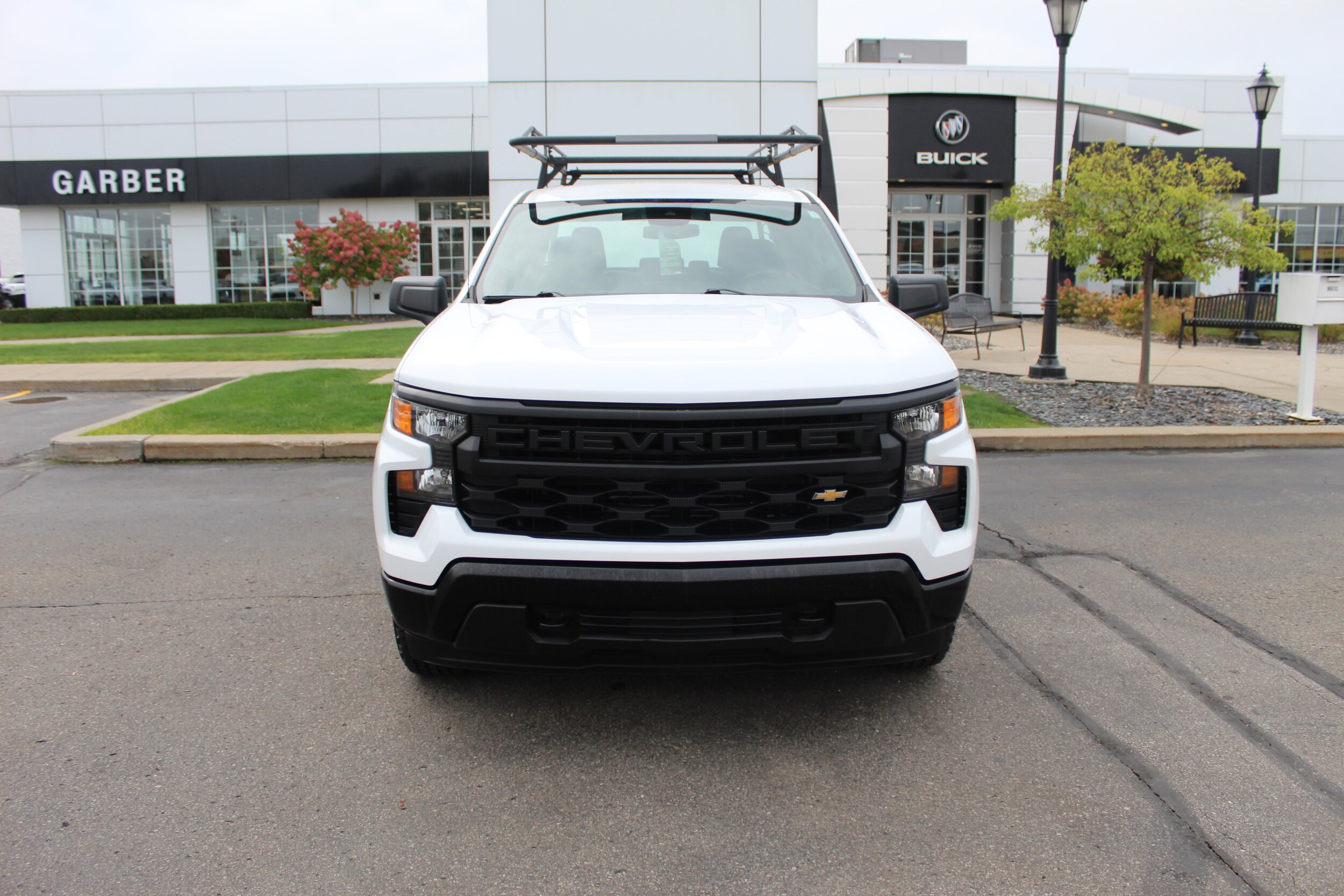 2023 Chevrolet Silverado 1500 photo 2