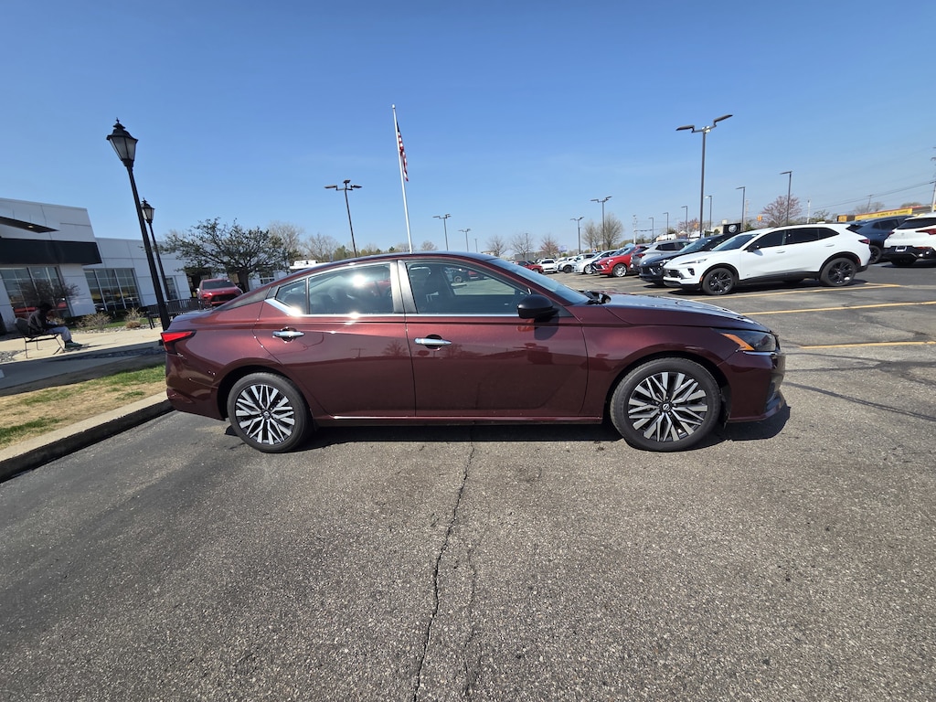Used 2024 Nissan Altima 2.5 SV Sedan