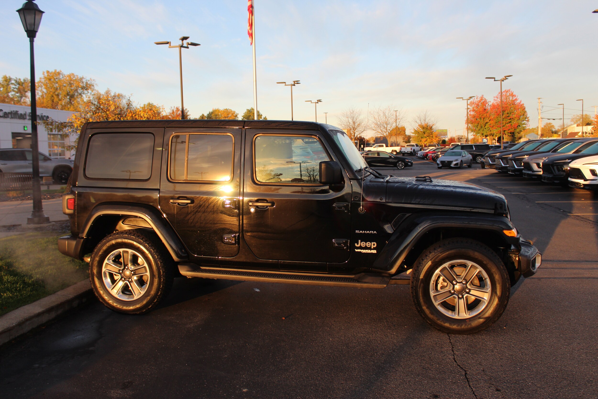 2022 Jeep Wrangler Unlimited Sahara photo 2