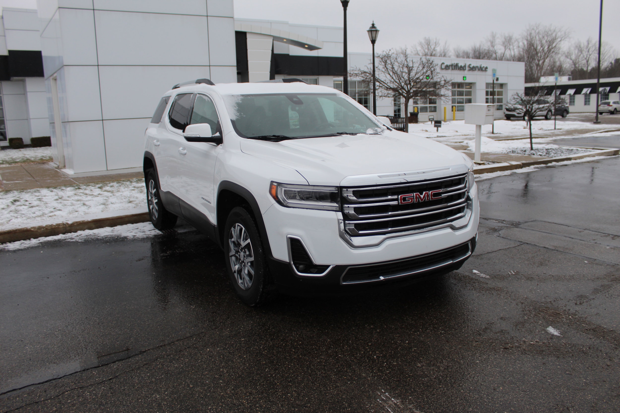 2023 GMC Acadia SL's photo