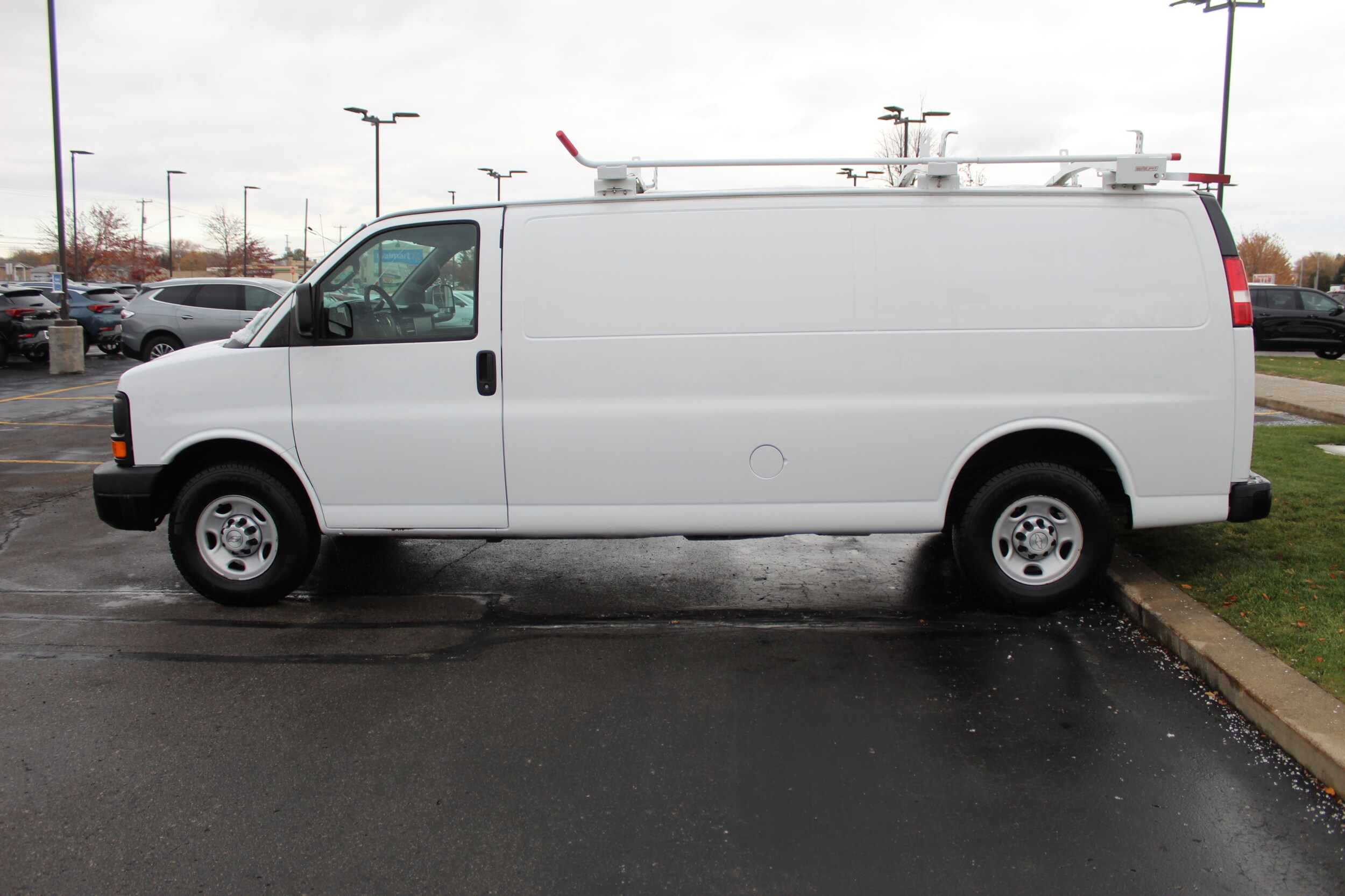 2016 Chevrolet Express 2500 Work Cargo Van photo 3