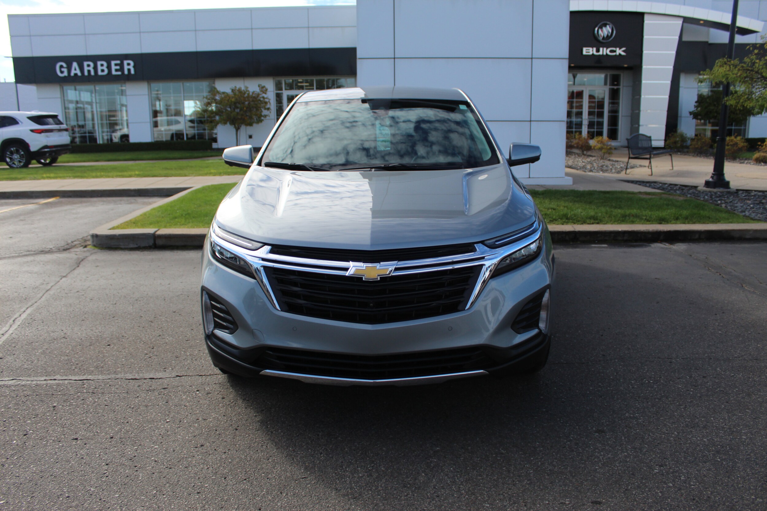 2024 Chevrolet Equinox LT photo 2