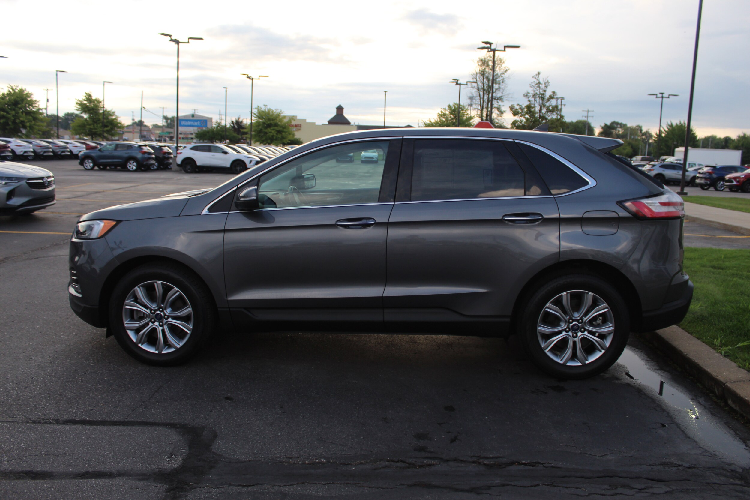 2022 Ford Edge Titanium photo 4