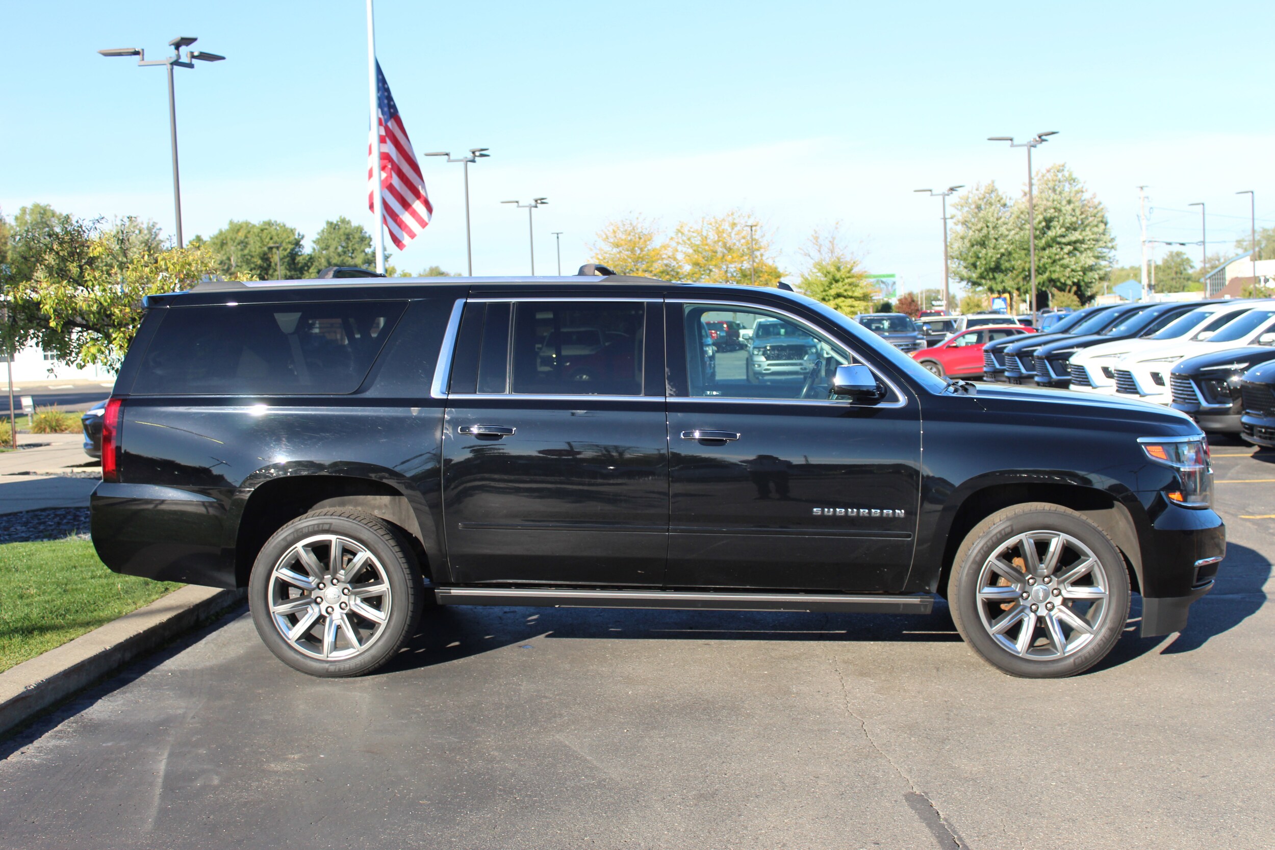 2018 Chevrolet Suburban Premier photo 2