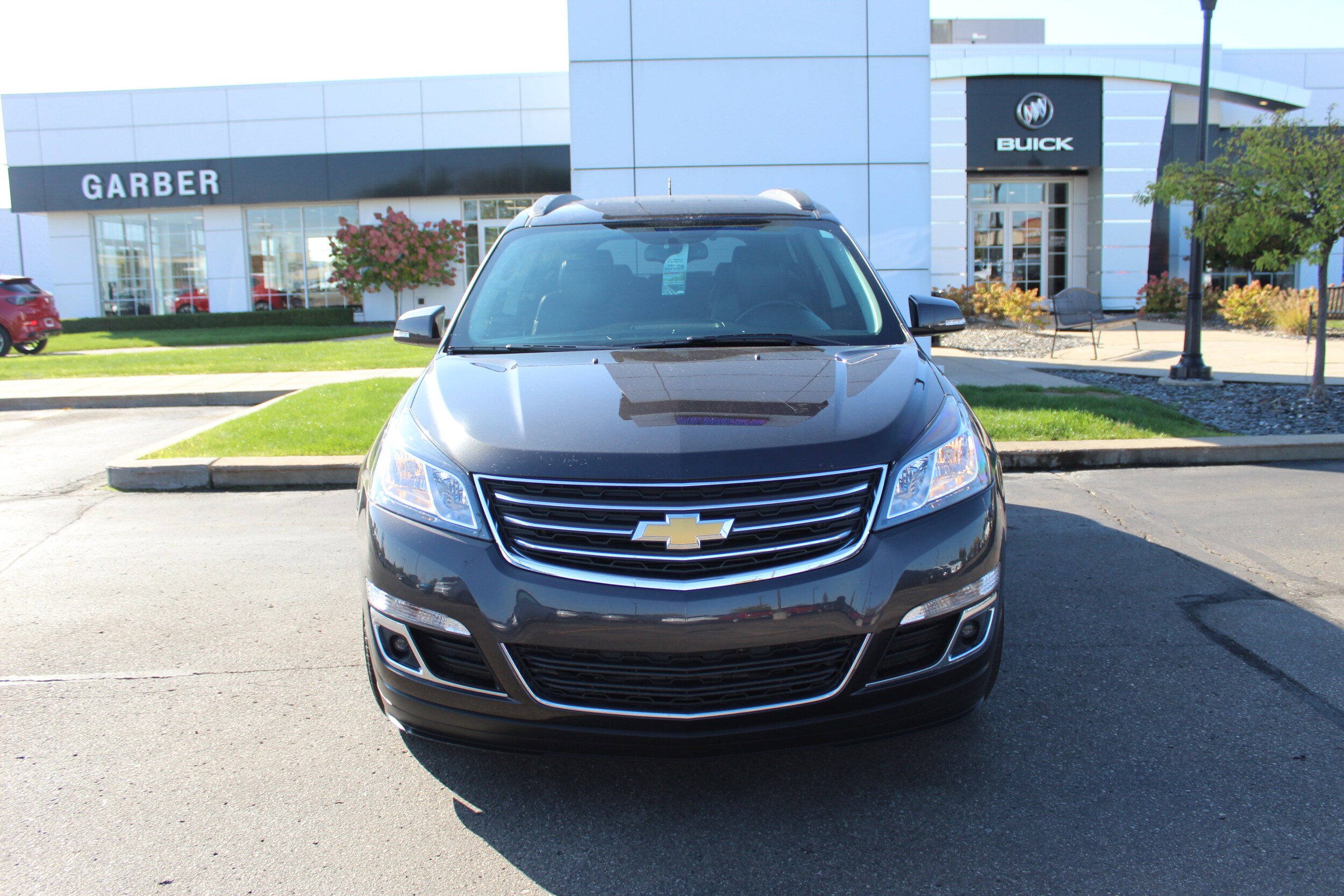 2017 Chevrolet Traverse LE photo 3