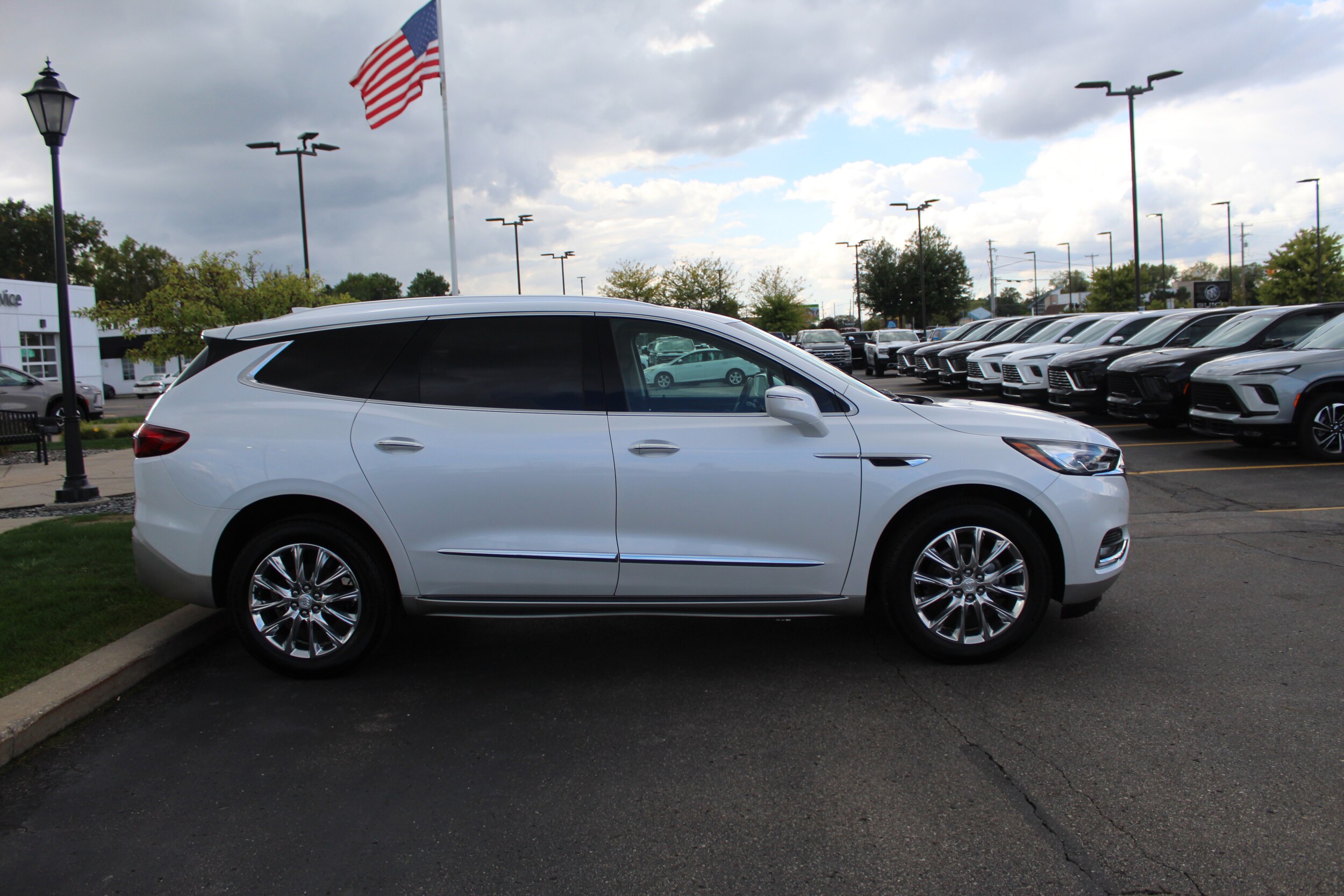 2018 Buick Enclave Premium photo 2