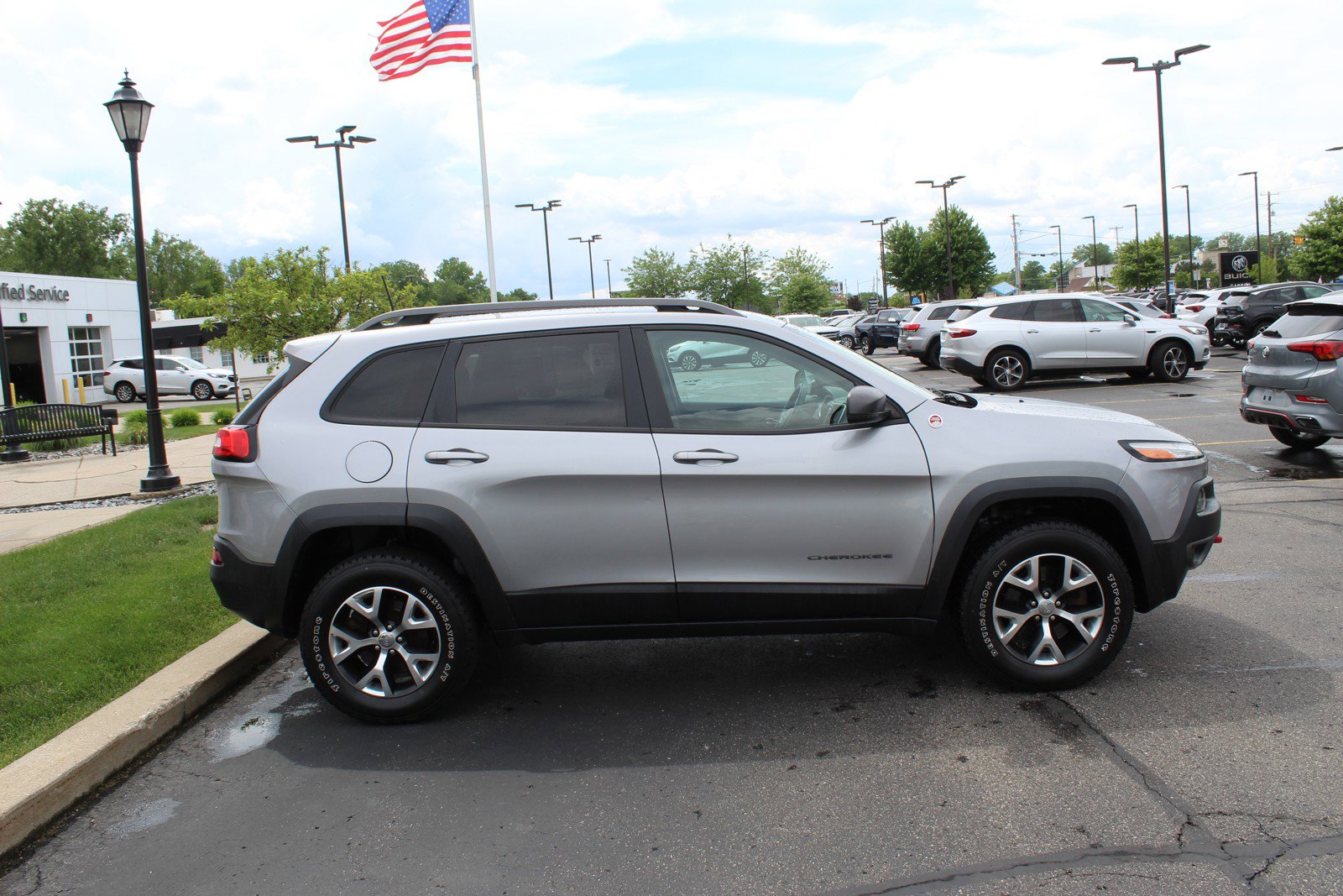 Used 2017 Jeep Cherokee Trailhawk with VIN 1C4PJMBS9HW558486 for sale in Saginaw, MI