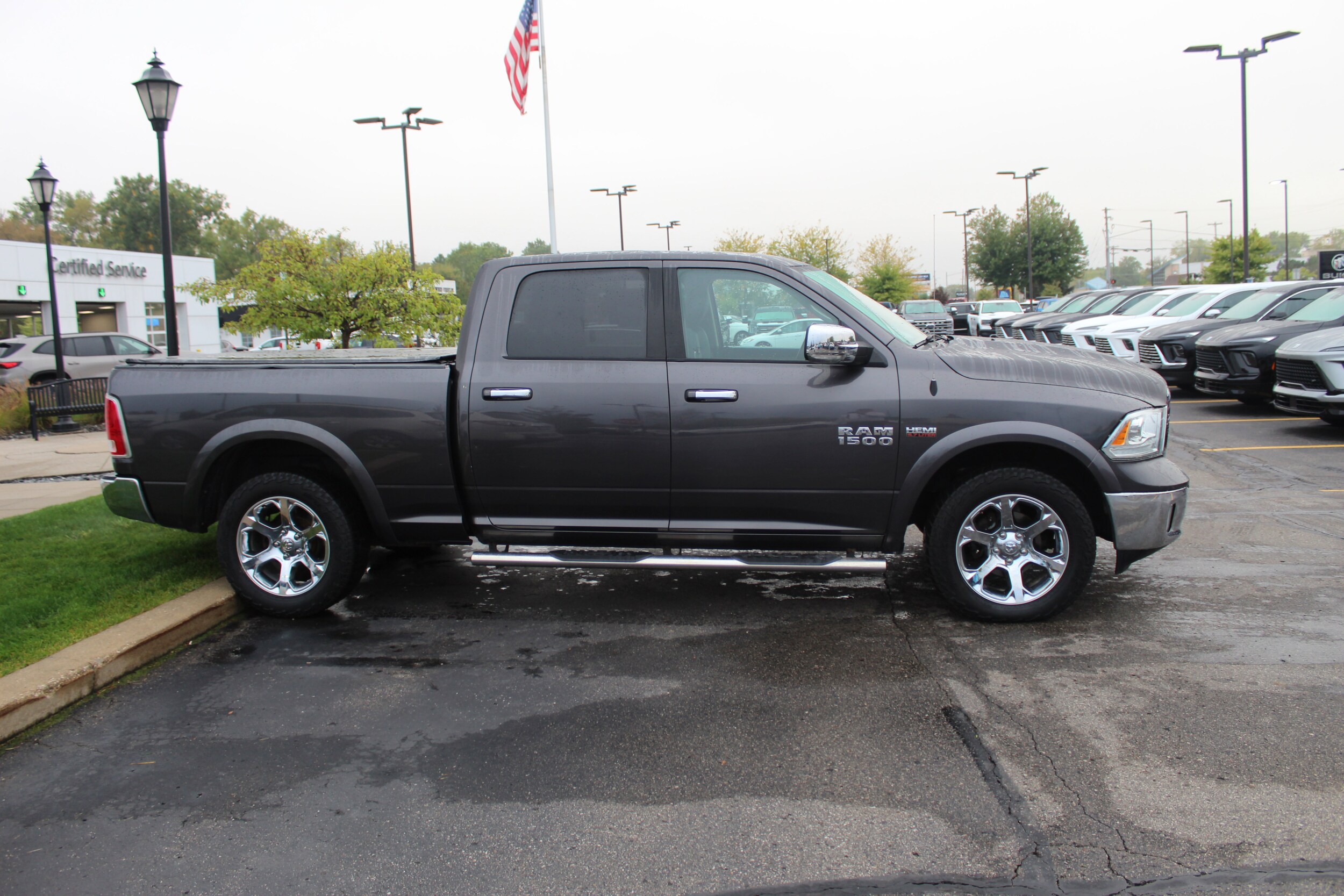 2018 Ram 1500 Laramie photo 2