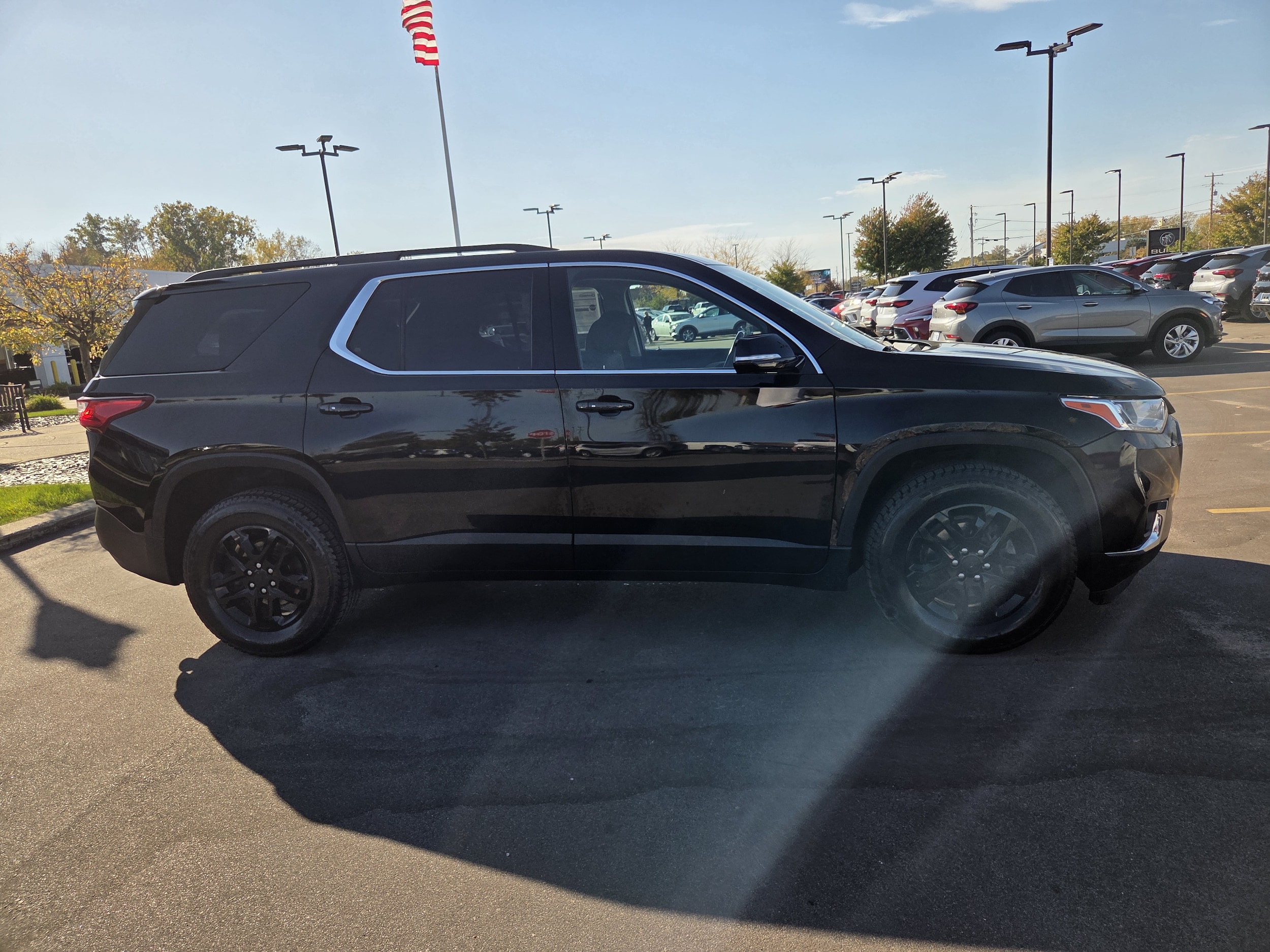 Used 2019 Chevrolet Traverse 1LT with VIN 1GNERGKW5KJ290889 for sale in Saginaw, MI