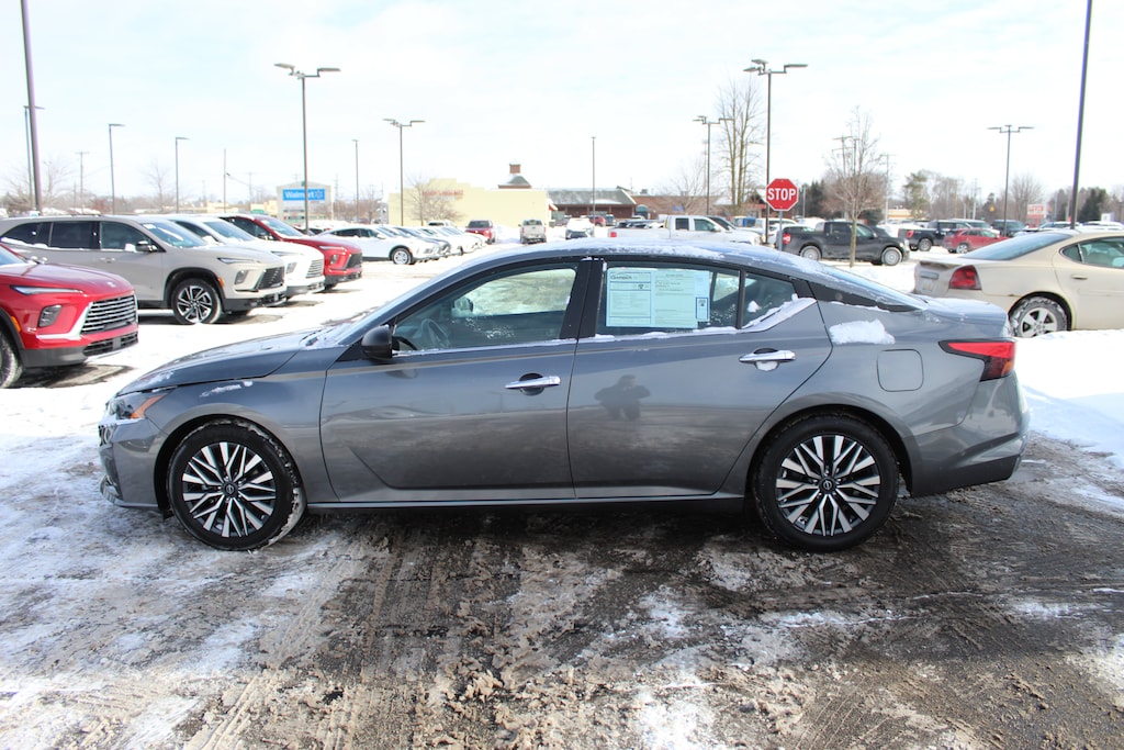 Used 2024 Nissan Altima 2.5 SV Sedan