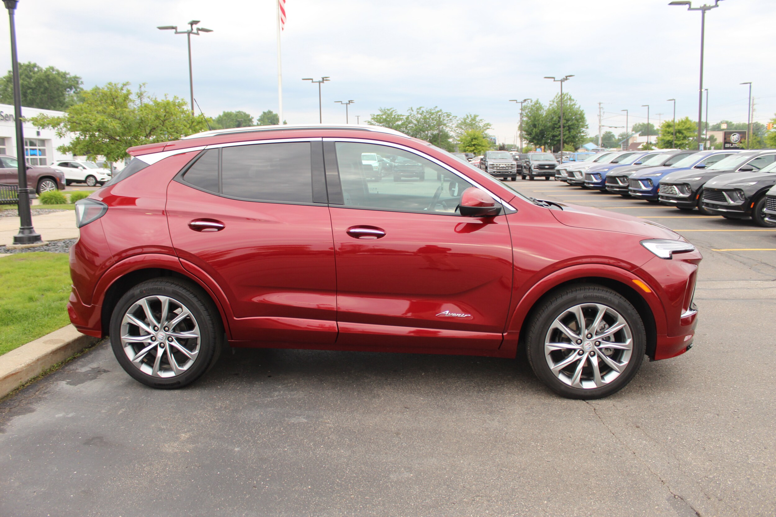2024 Buick Encore GX Avenir photo 2