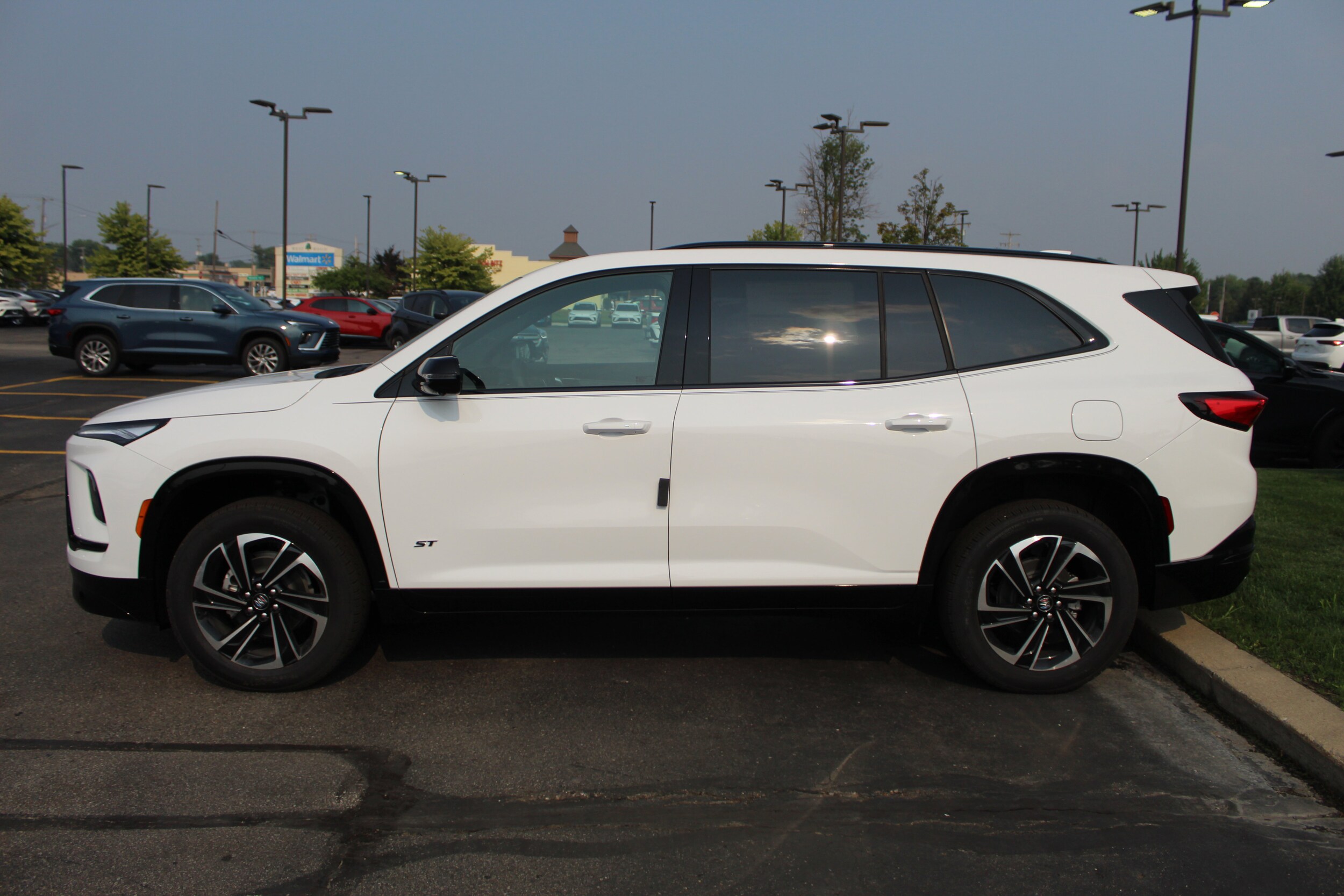 2026 Buick Enclave Sport Touring photo 4