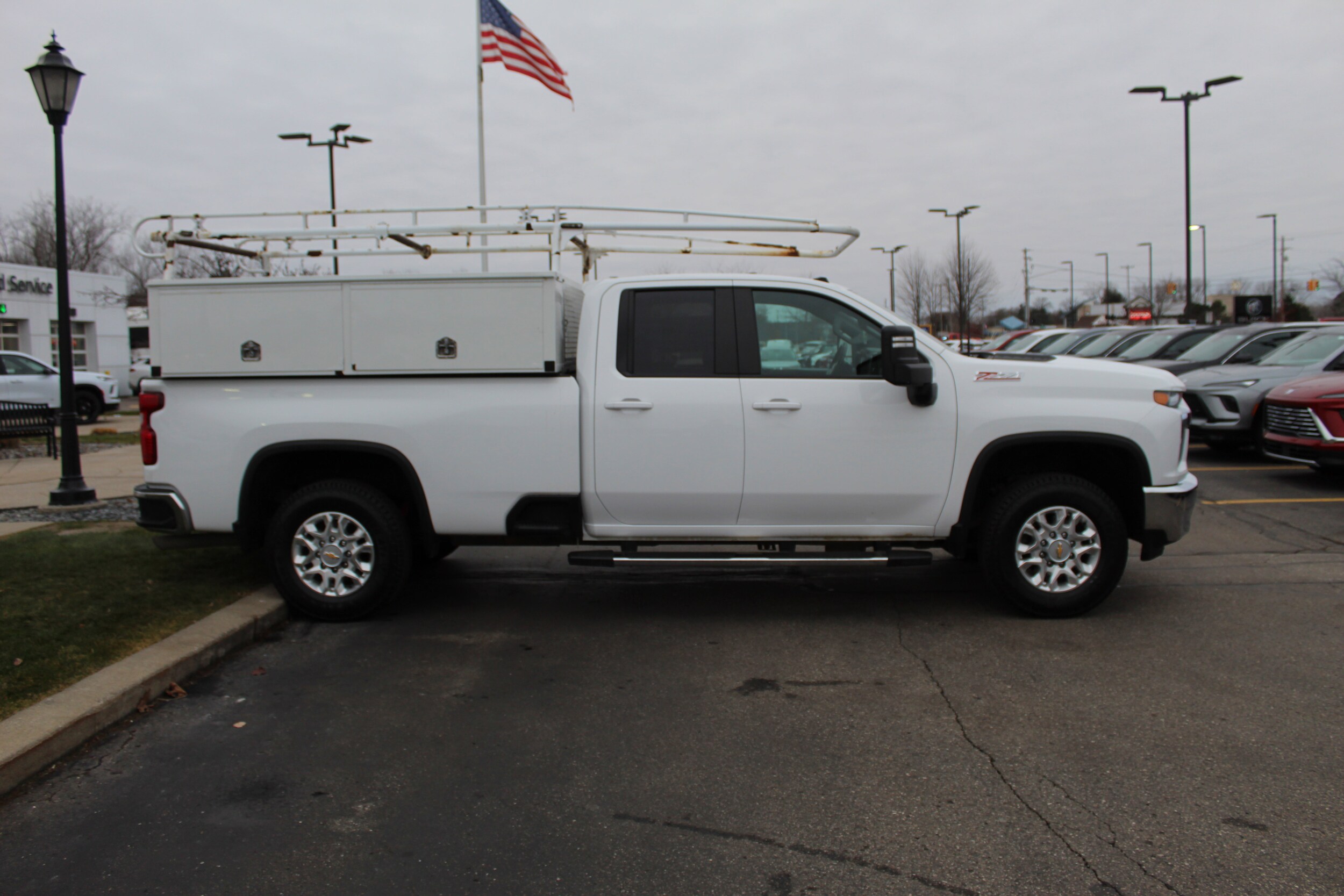 2023 Chevrolet Silverado 2500HD LT photo 2
