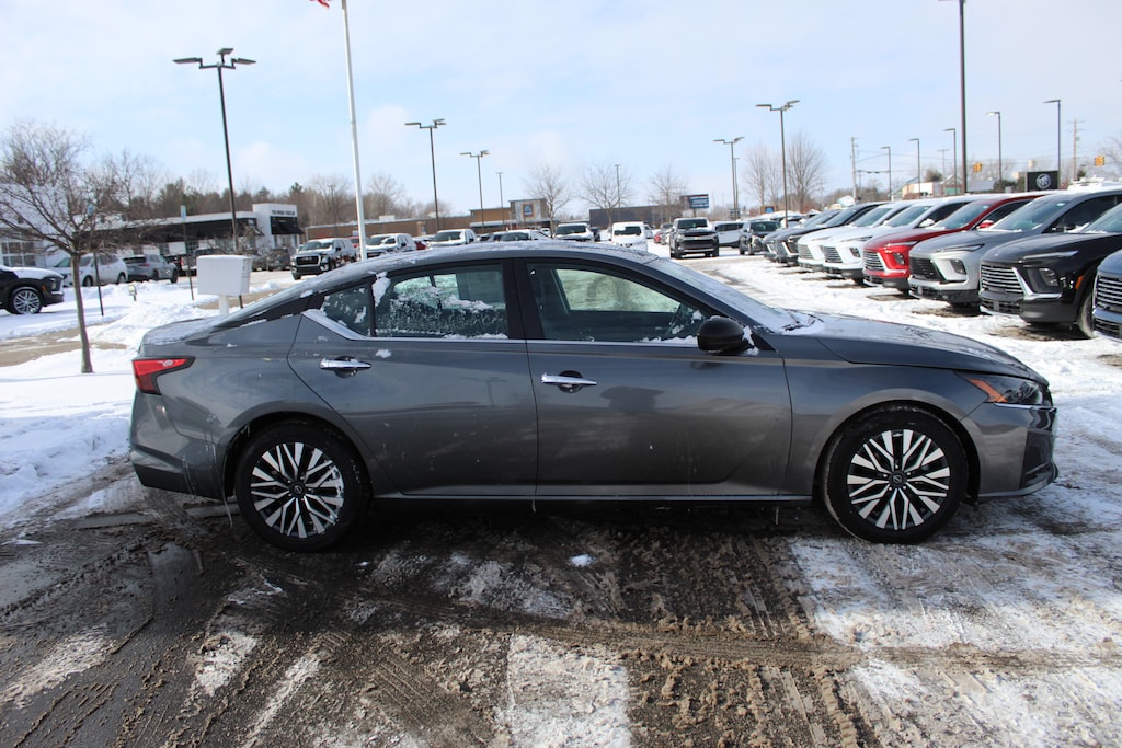 Used 2024 Nissan Altima 2.5 SV Sedan