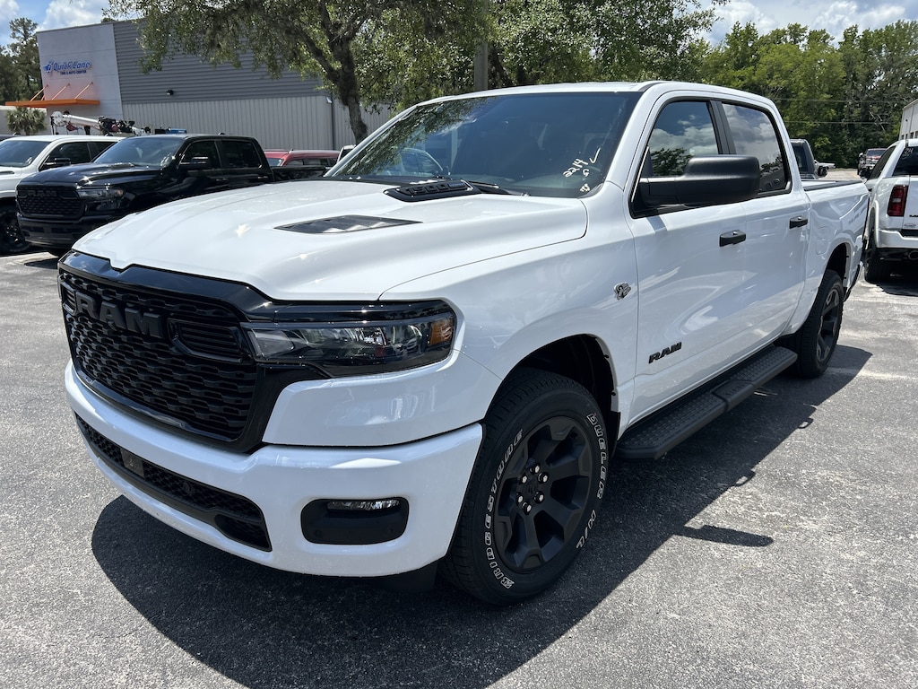 New 2026 Ram 1500 EXPRESS CREW CAB 4X4 5'7 BOX Pickup
