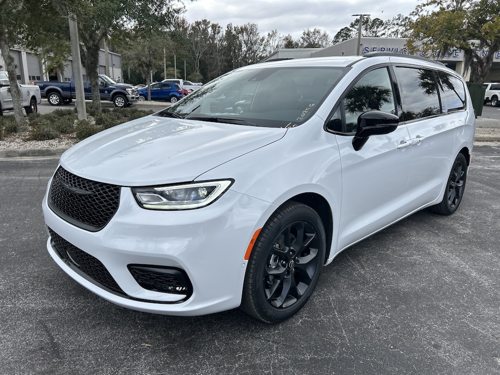 New 2026 Chrysler Pacifica SELECT Passenger Van