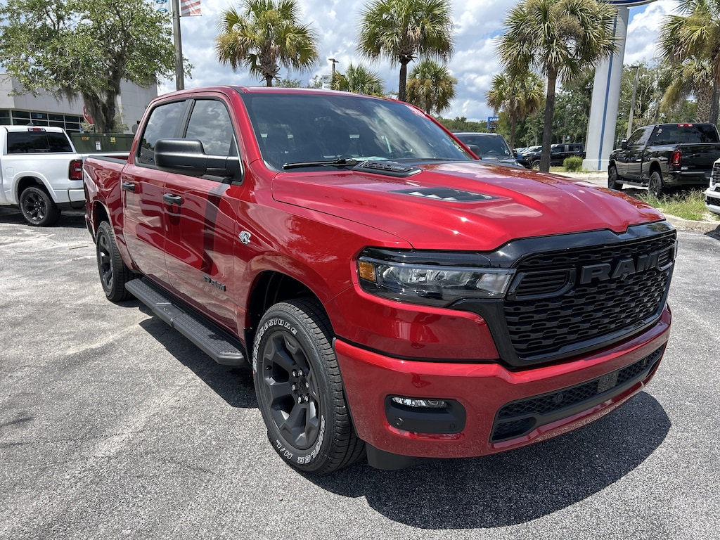 New 2026 Ram 1500 EXPRESS CREW CAB 4X4 5'7 BOX Pickup