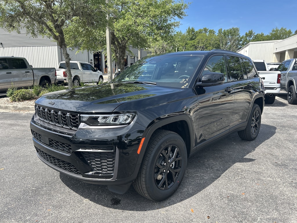 New 2026 Jeep Grand Cherokee LAREDO ALTITUDE 4X2 Sport Utility