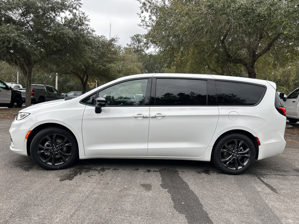 New 2026 Chrysler Pacifica SELECT Passenger Van