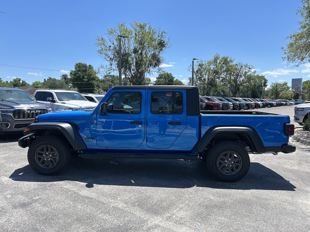 New 2026 Jeep Gladiator SPORT 4X4 Pickup