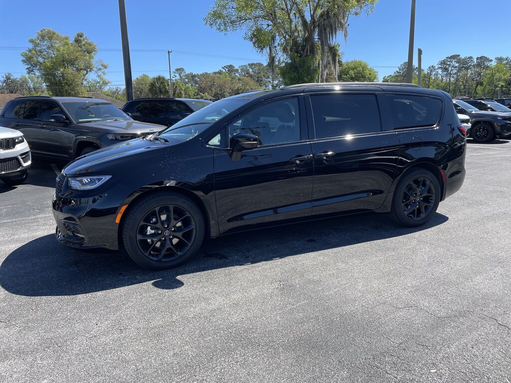 New 2026 Chrysler Pacifica SELECT Passenger Van