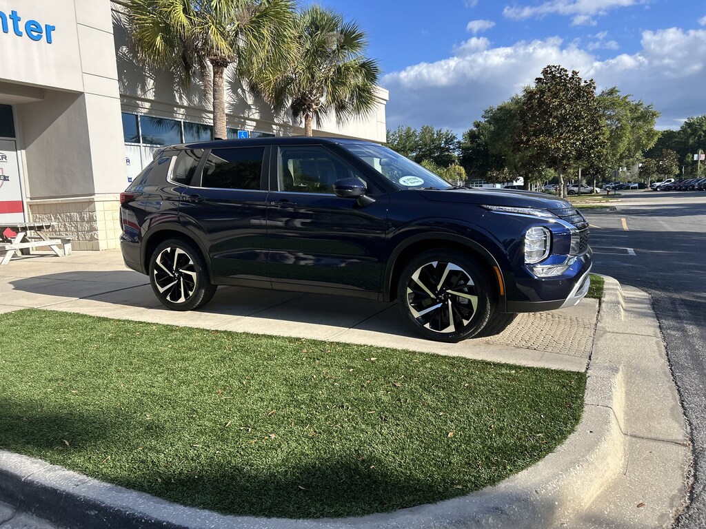 Used 2024 Mitsubishi Outlander SE SUV