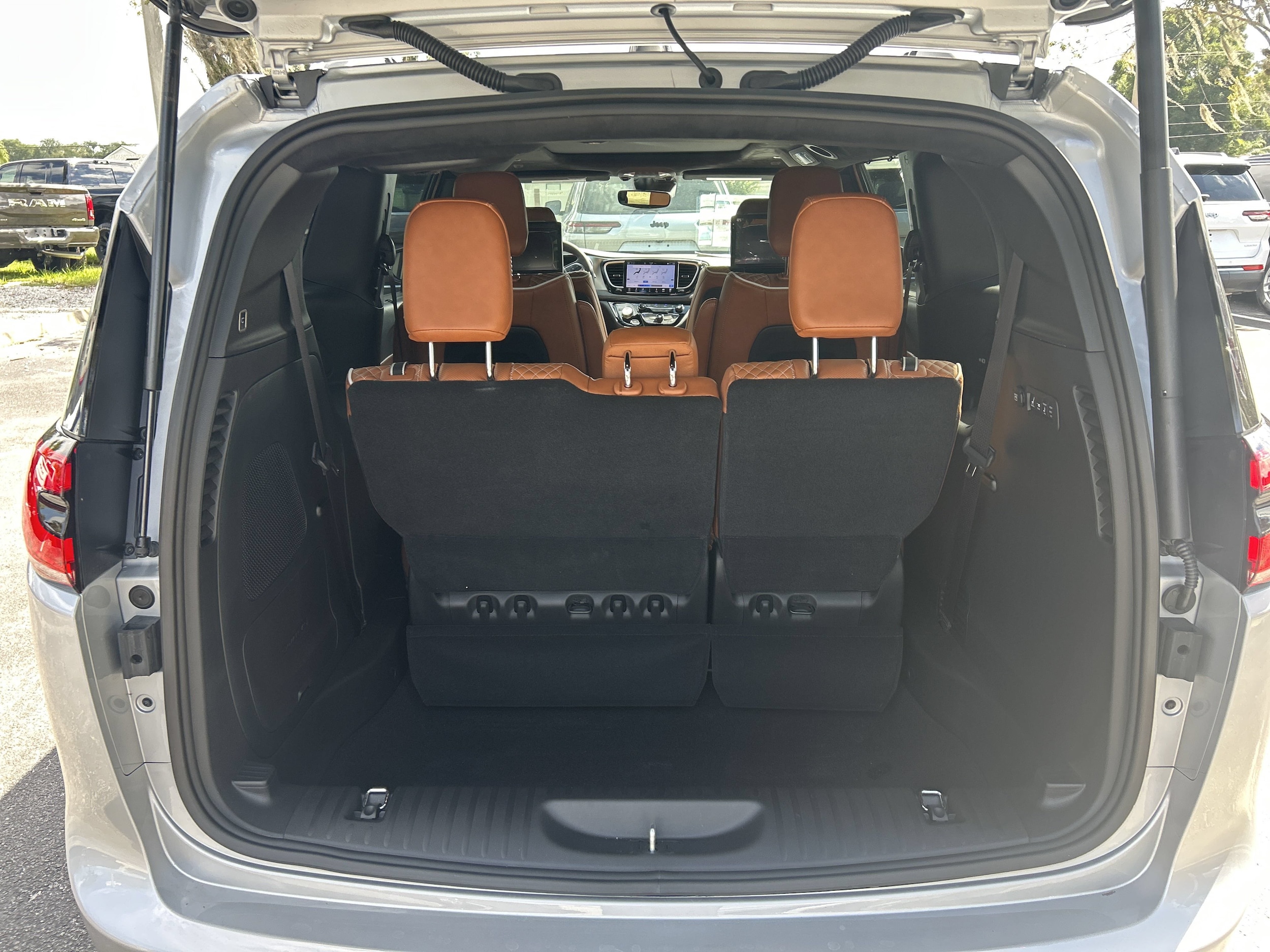 2026 Chrysler Pacifica Pinnacle - Photo 7