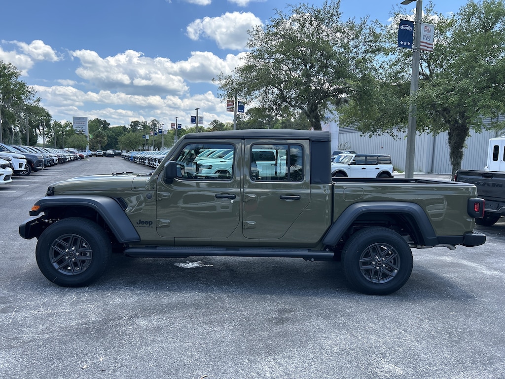 New 2026 Jeep Gladiator SPORT 4X4 Pickup