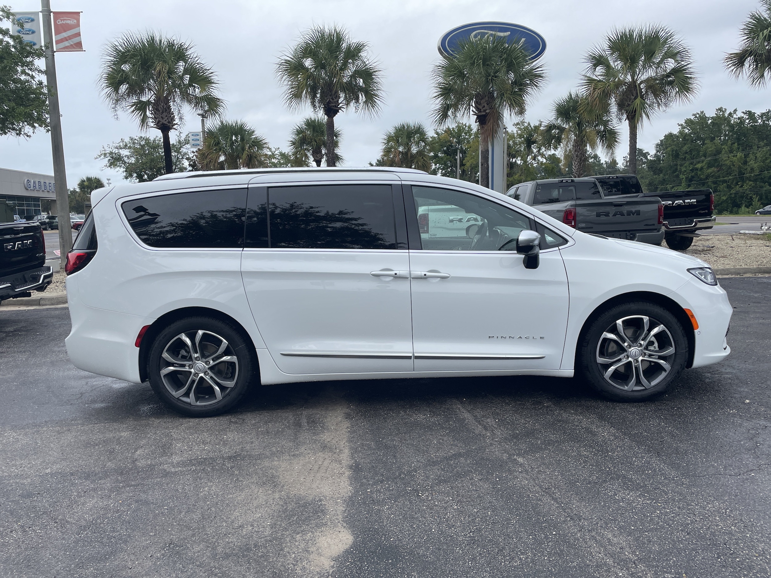 2026 Chrysler Pacifica Pinnacle - Photo 8