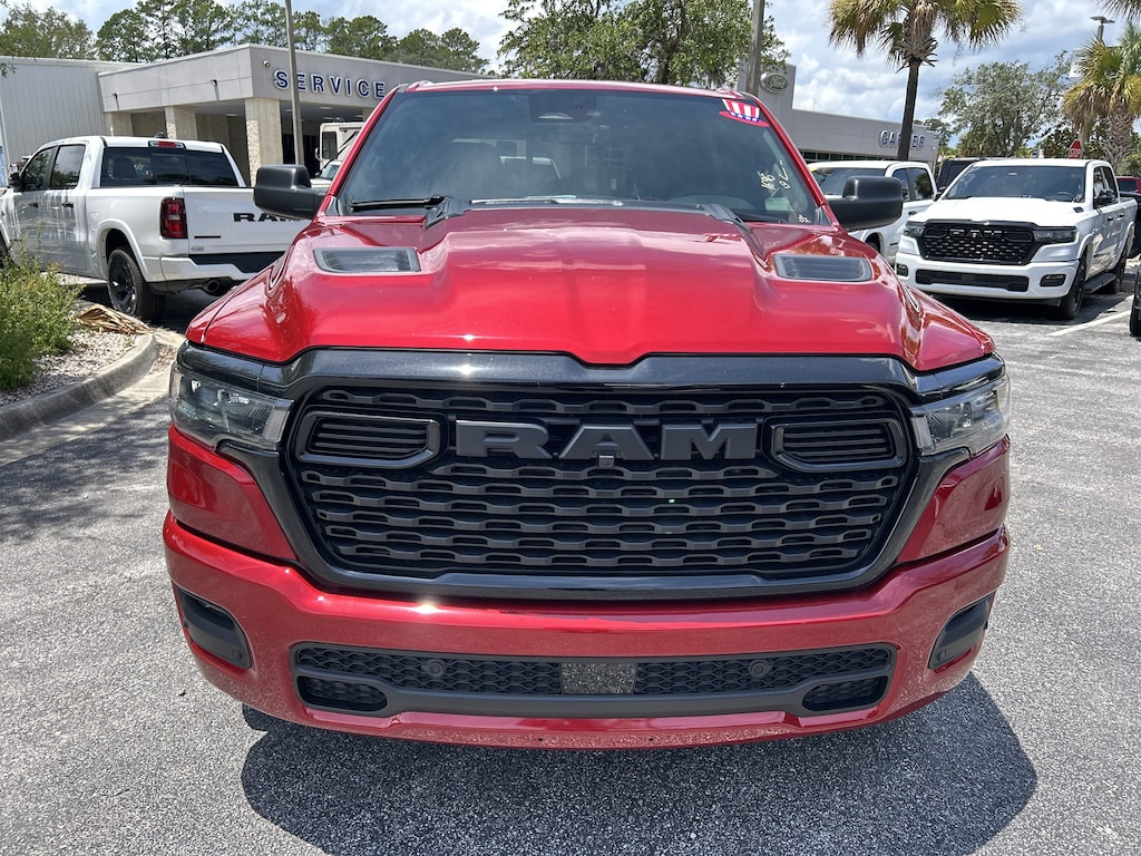 New 2026 Ram 1500 EXPRESS CREW CAB 4X4 5'7 BOX Pickup
