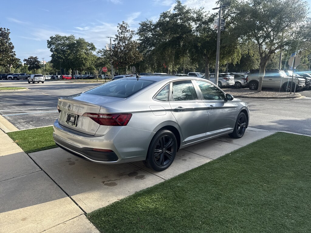 Used 2023 Volkswagen Jetta 1.5T SE Sedan