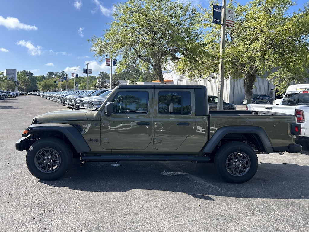 New 2026 Jeep Gladiator SPORT 4X4 Pickup