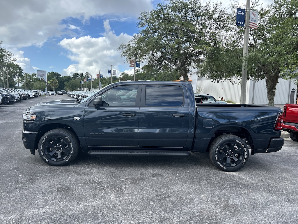 New 2026 Ram 1500 EXPRESS CREW CAB 4X4 5'7 BOX Pickup