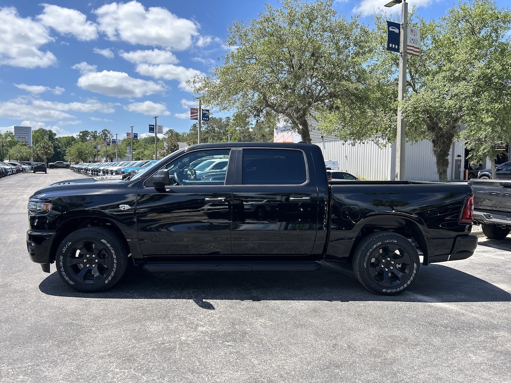 New 2026 Ram 1500 EXPRESS CREW CAB 4X4 5'7 BOX Pickup