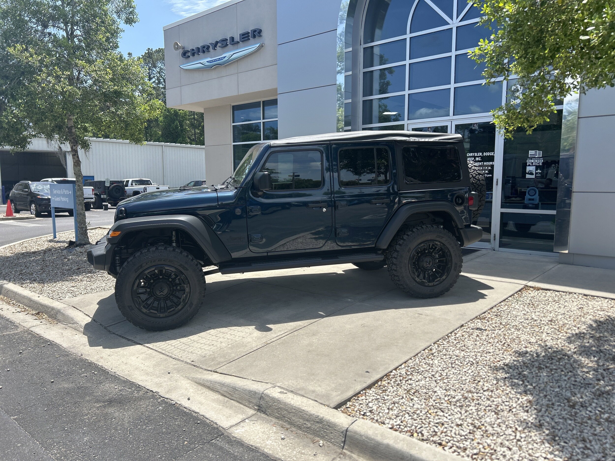 2025 Jeep Wrangler Sport photo 3