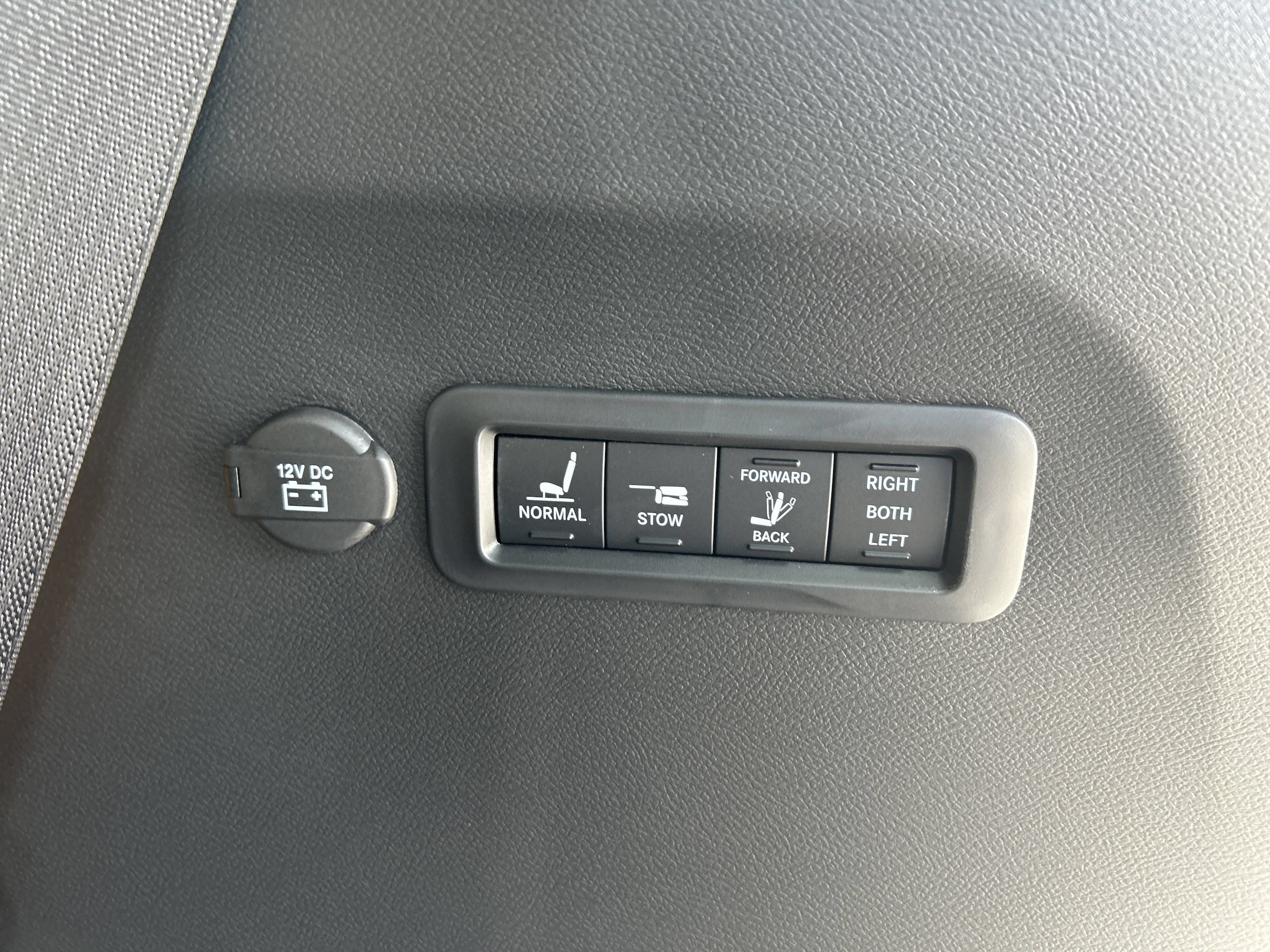 2026 Chrysler Pacifica Pinnacle - Photo 10