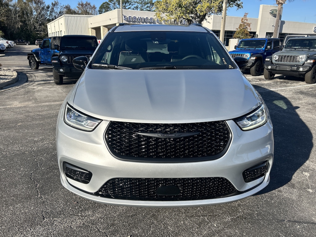 New 2026 Chrysler Pacifica LIMITED Passenger Van