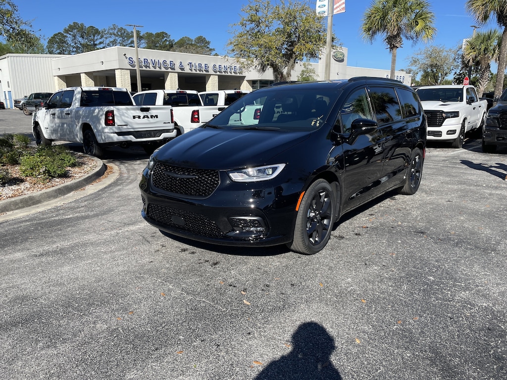 New 2026 Chrysler Pacifica SELECT Passenger Van