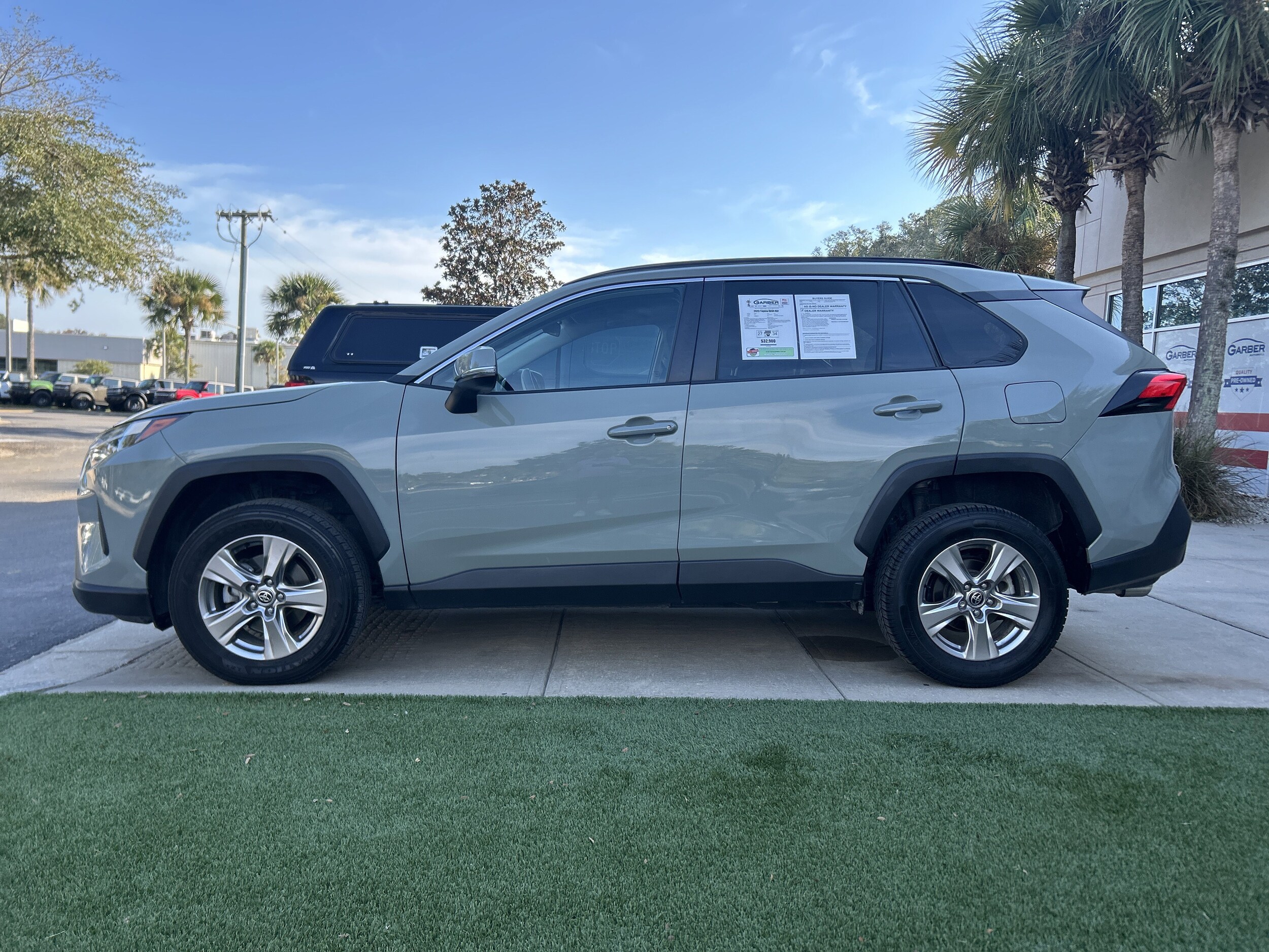 2023 Toyota RAV4 XLE photo 4