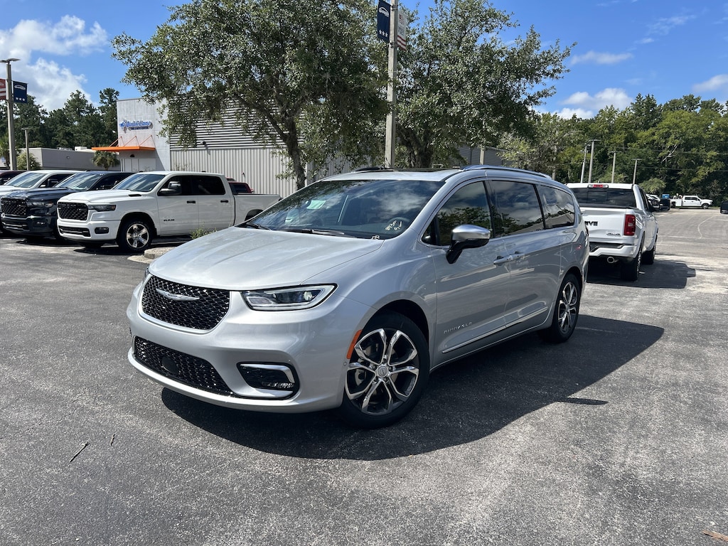 New 2026 Chrysler Pacifica PINNACLE Passenger Van